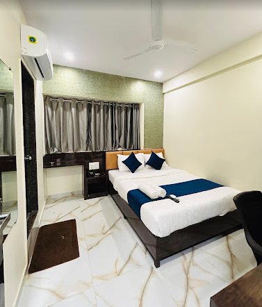 Hotel Rinza Residency  Grant Road East, Khetwadi, Grant Road | Deluxe Double room